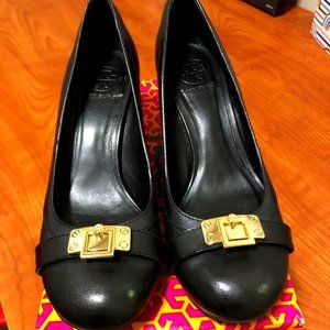 Tory Burch Elena Mid-Heel Shoes (Like New!) w/box